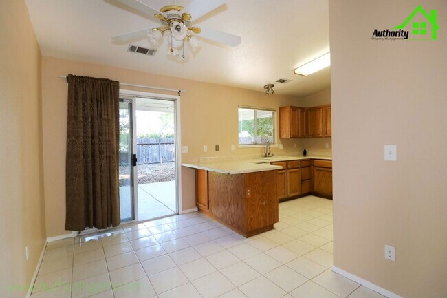 Building Photo - 2566 Capella St