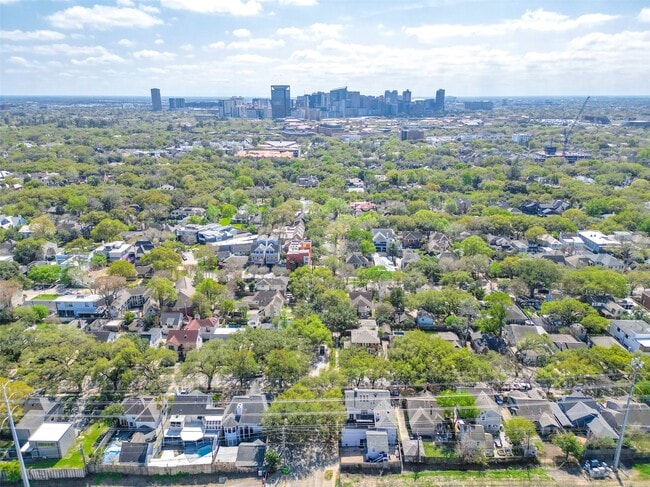 Building Photo - 1558 1/2 Castle Ct