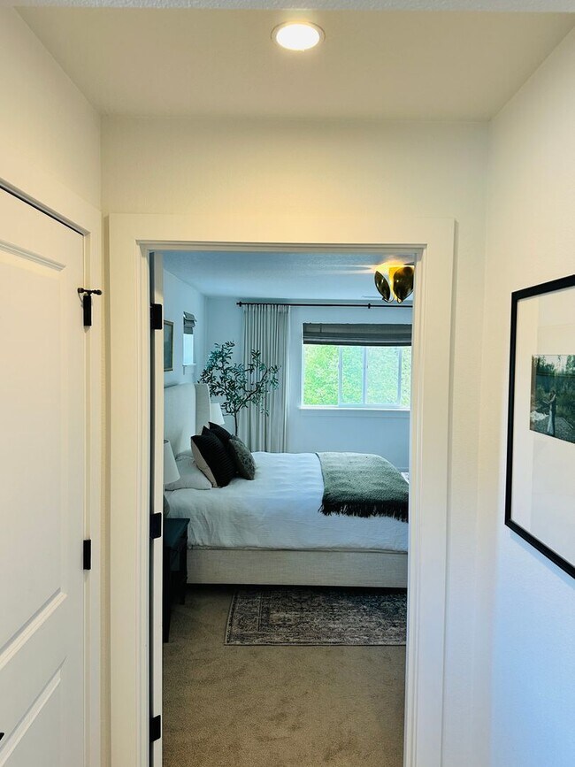 Building Photo - Charming Newer Ridgefield Home with Upgrades Throughout