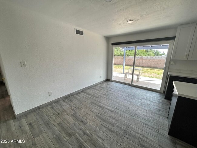 Building Photo - 413 W Piute Ave