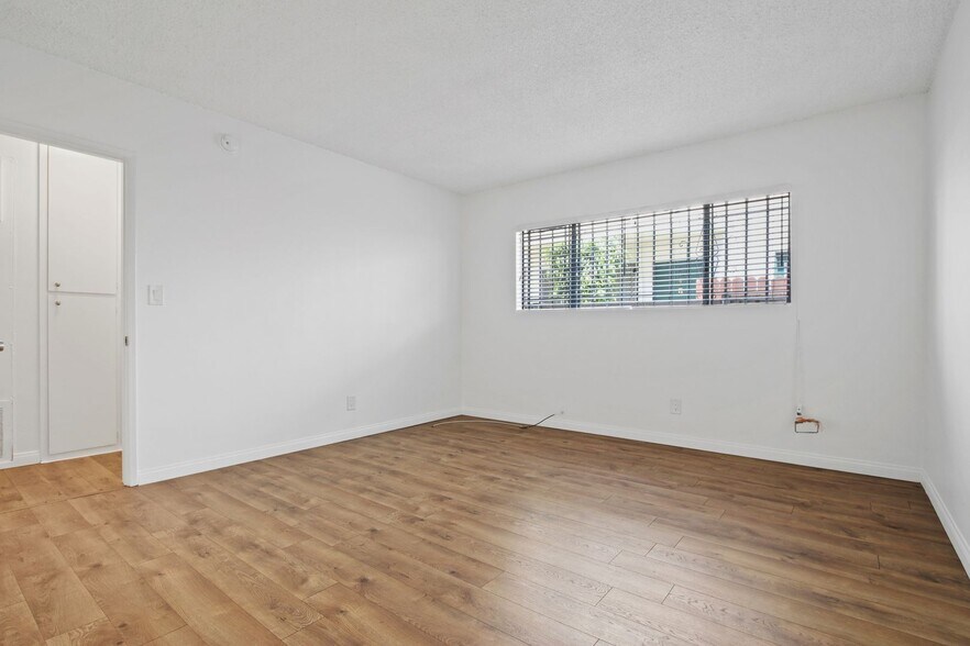Building Photo - 3625 Mentone Ave