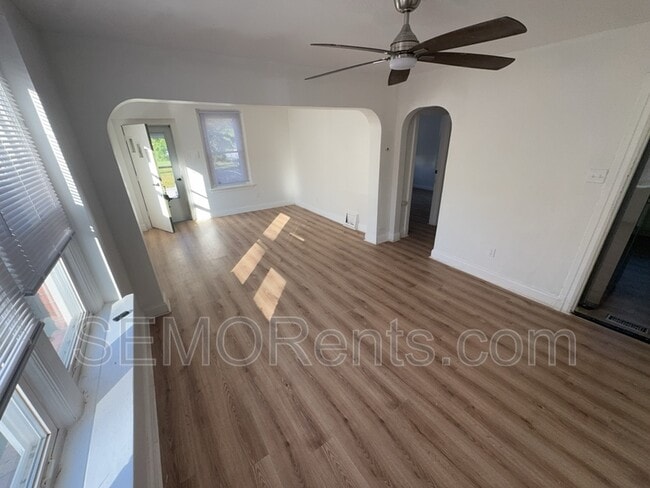 Building Photo - 6740 Robbins Ave