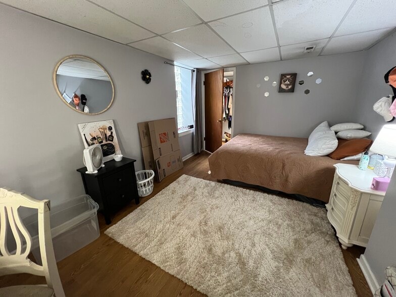 Bedroom - 2158 W Race Ave