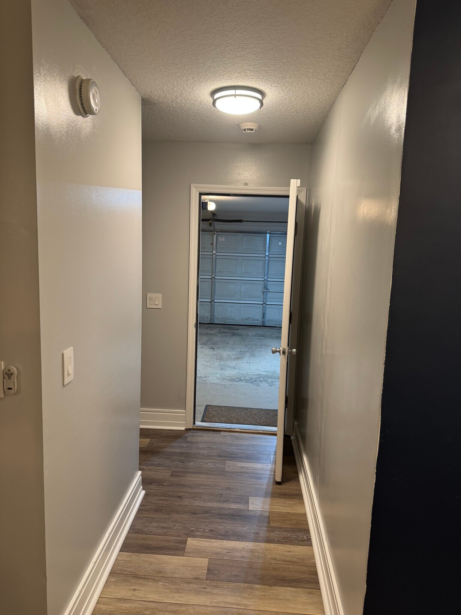 Building Photo - 407 Royal Pines Way