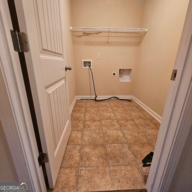 Building Photo - 413 Fern Bay Dr SW