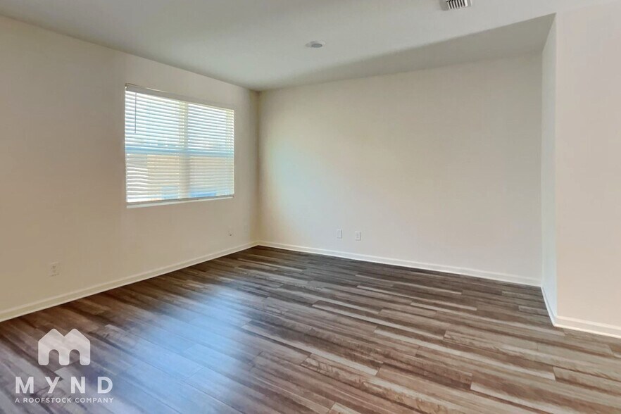 Building Photo - 2596 Coventry St SW