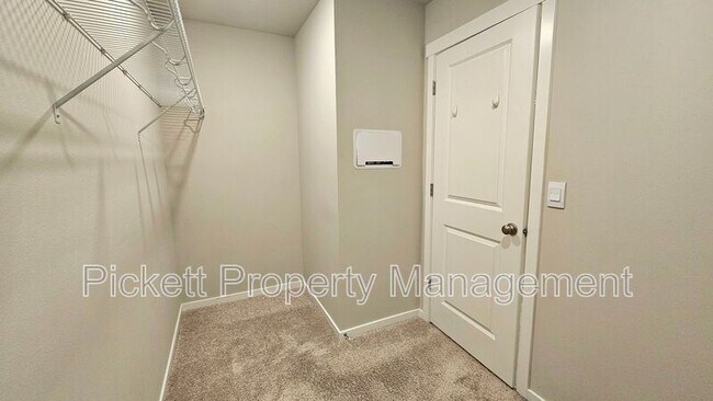 Building Photo - 6540 Yorktown Pl NE