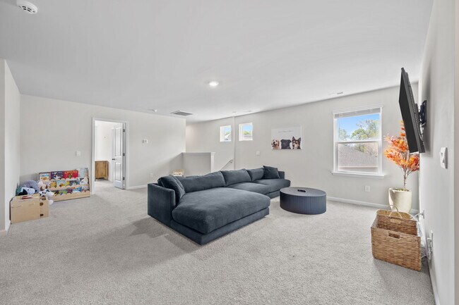 Building Photo - 322 Royal Eagle Ct