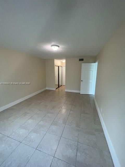 Building Photo - 120 Lakeview Dr