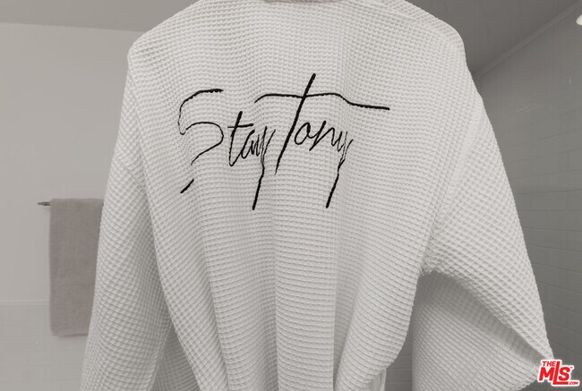 Building Photo - 8917 Cynthia St