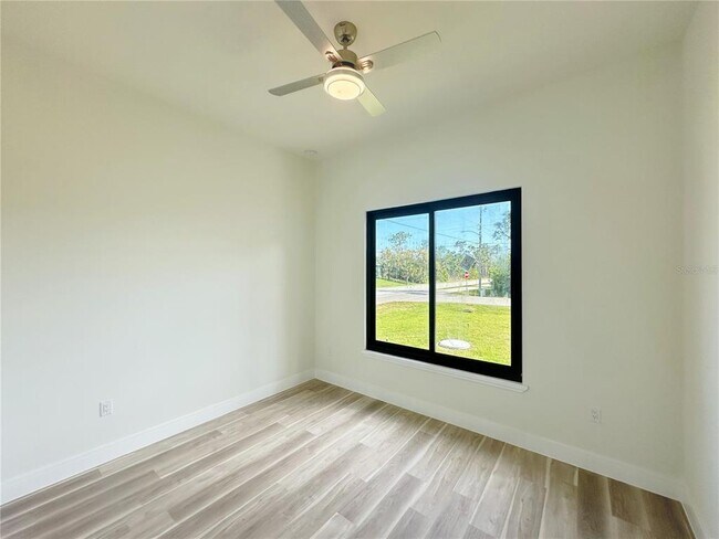 Building Photo - 15561 Aldama Cir