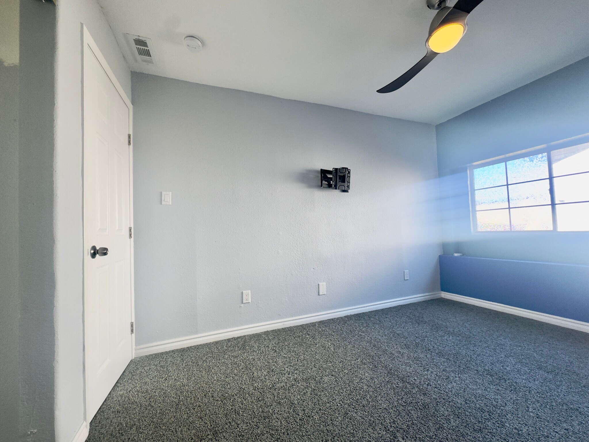 Building Photo - 8109 Ney Ave