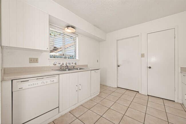 Building Photo - 2803 Fir Crest Ct