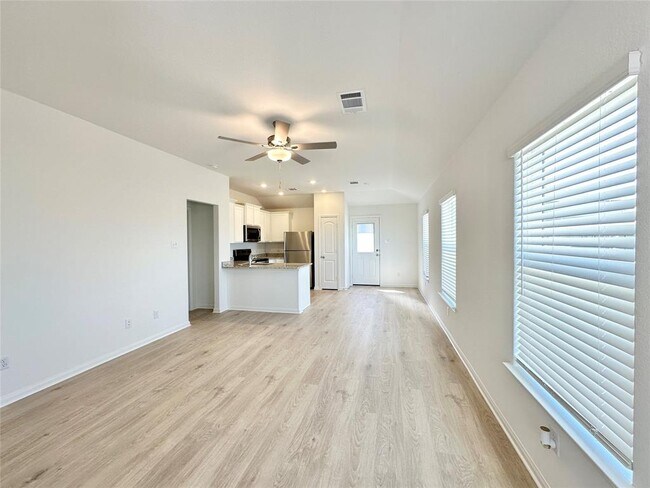Building Photo - 129 Paradise Cyn Dr