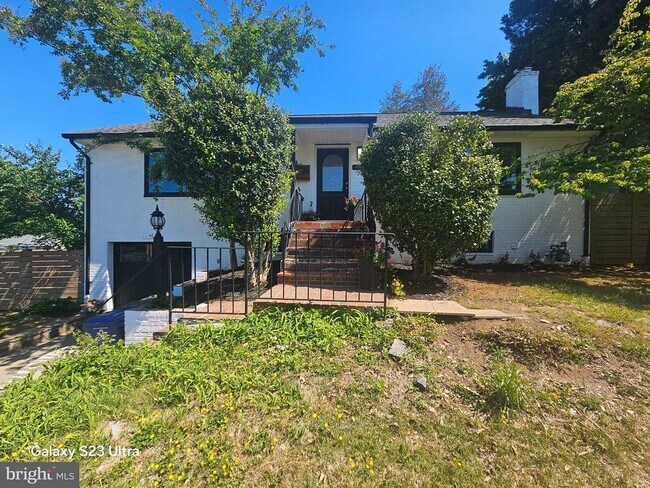Building Photo - 4949 Old Dominion Dr