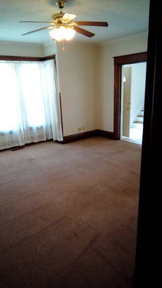 Building Photo - 106 Vine St