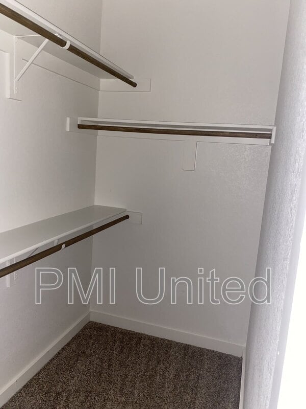 Building Photo - 655 Harvest Moon Dr