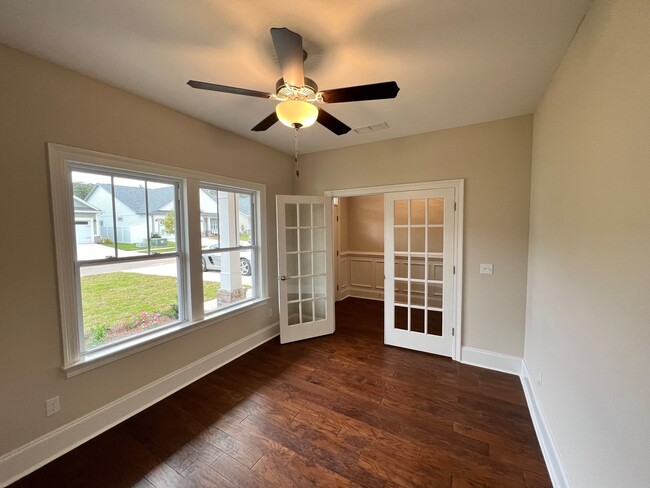 Building Photo - 843 Avery Park Dr
