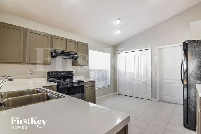 Building Photo - 12706 Kings Lake Dr