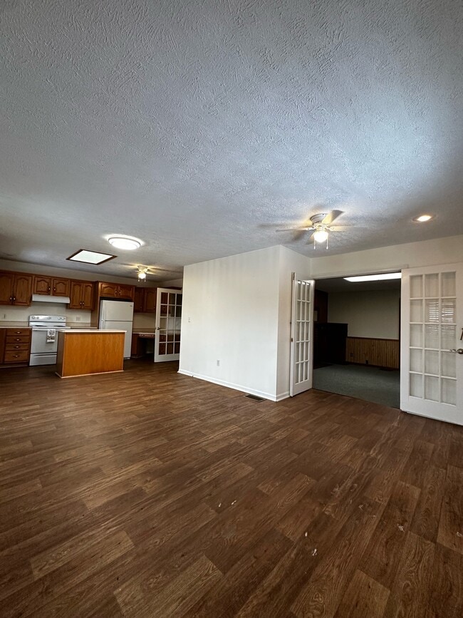 Building Photo - 223 Vinegar Hill Rd