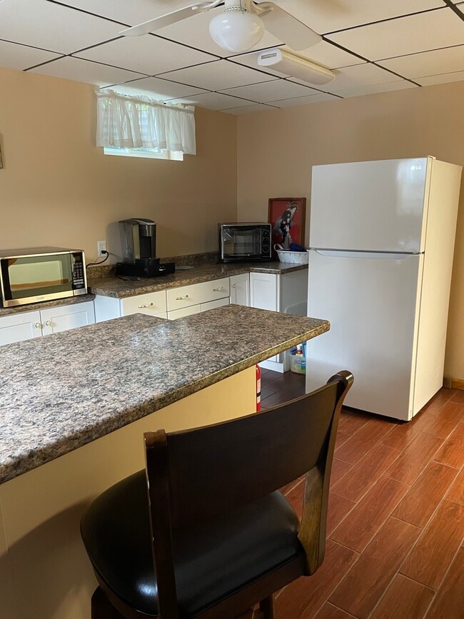 Building Photo - 3923 Hardt Dr