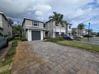 Building Photo - Bright and Easy-Living Home in Riviera Beach
