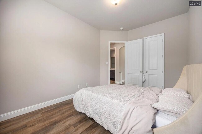 Building Photo - 26579 Pin Oak Dr