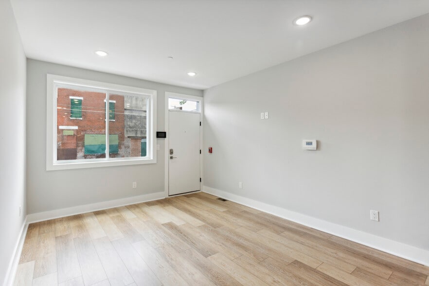 Building Photo - 1911 E Huntingdon St