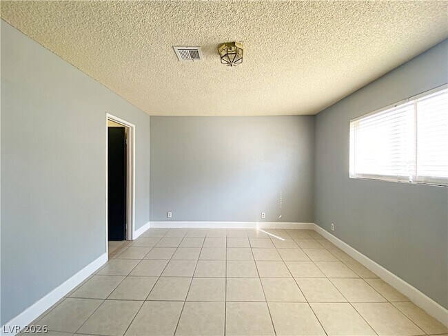 Building Photo - 894 Rhinegold Way