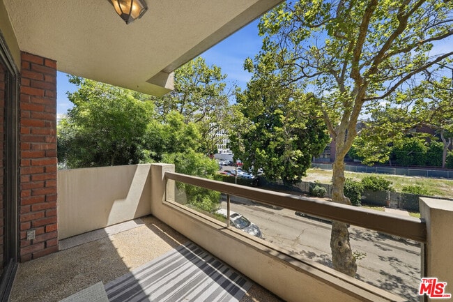 Building Photo - 141 S Linden Dr