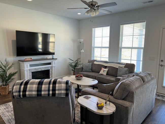 Building Photo - Beautiful Home in the Westhill Community -...