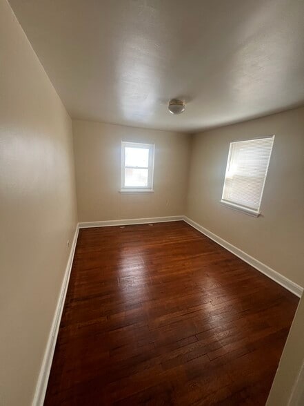 Building Photo - 5554 Midwood Ave