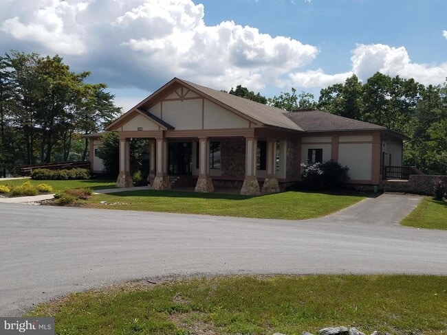 Building Photo - 1249 Lakeview Dr