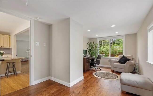 Building Photo - LOW RENT!Beautiful 4Bed2Bath House!PRIME h...