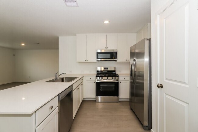 Building Photo - 16730 Old Wagon Wy