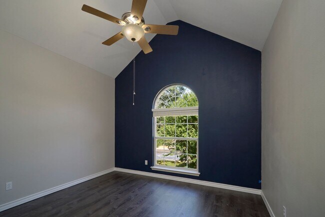 Building Photo - Mission Ridge beauty-4 bedroom 3 1/2 bath-...