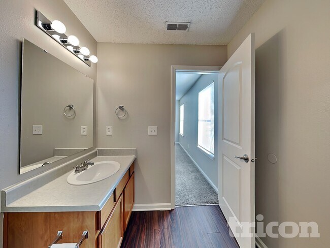 Building Photo - 1432 Dowell St