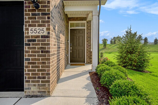 Building Photo - 5525 E Spaniel Dr