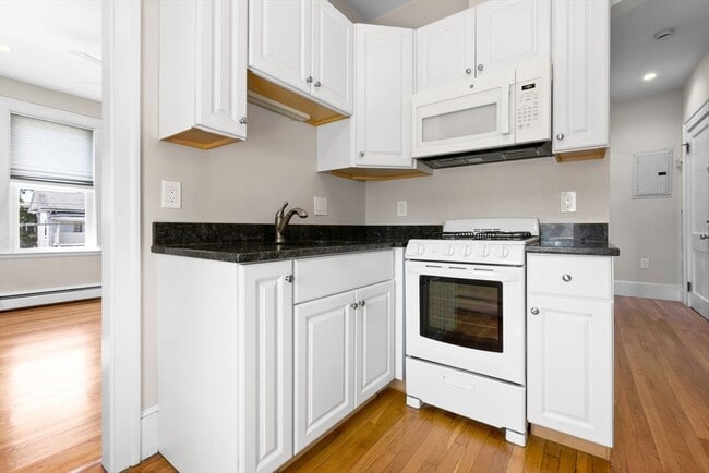 Primary Photo - 28 Poplar St