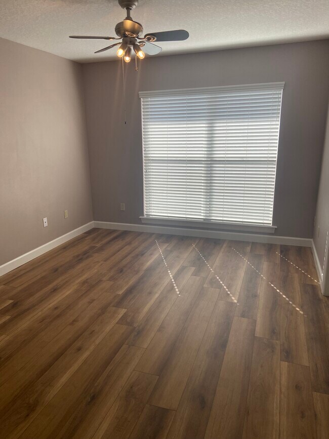 Building Photo - 212 S Dakota Ave