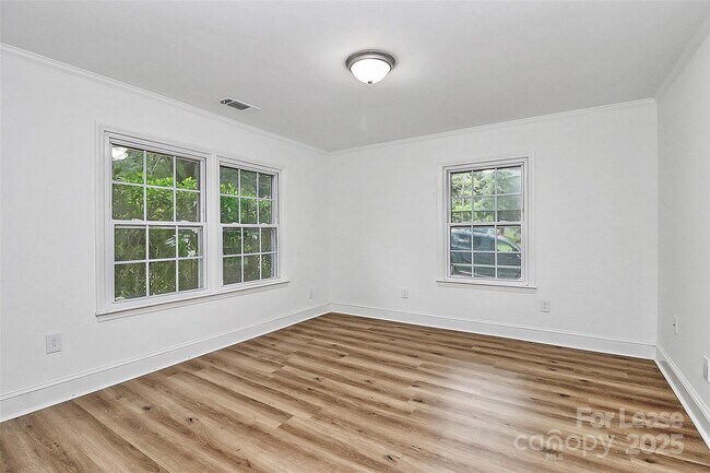 Building Photo - 613 N Rhyne St