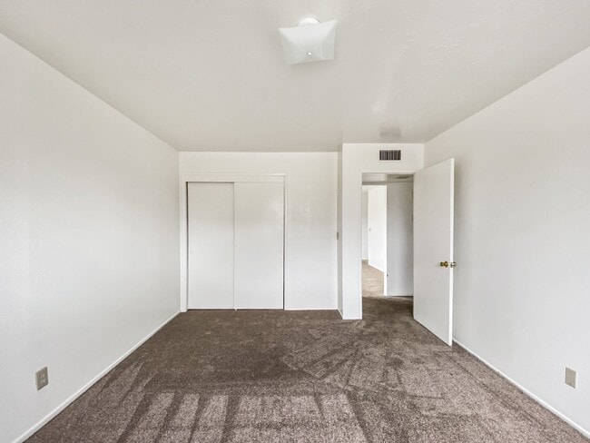 Building Photo - 213 N Alvord St