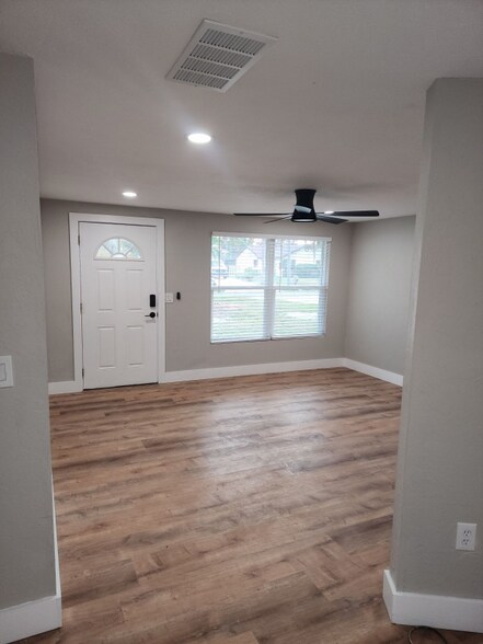 Building Photo - 1835 Joyce St