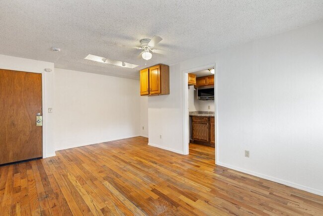 Building Photo - 2529 W Vermijo Ave