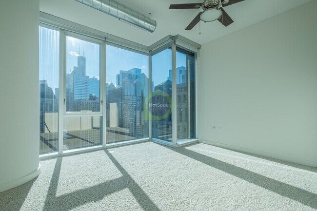 Building Photo - 129 W Kinzie St