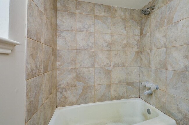 Building Photo - 14106 Locke Ln