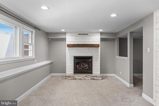 Building Photo - 2211 New Albany Rd