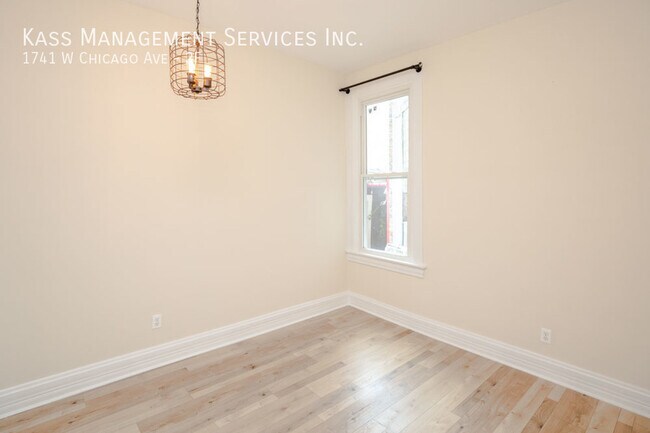 Building Photo - 1741 W Chicago Ave