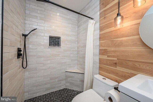 Building Photo - 17 Chelmsford Ct