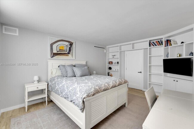 Building Photo - 600 Grapetree Dr